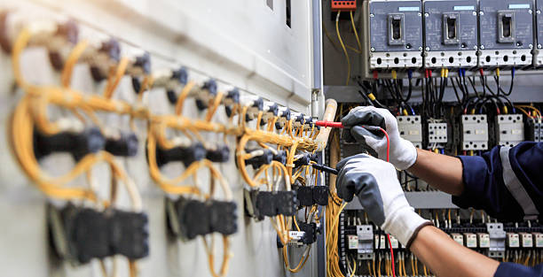 Professional Electrician technician working in Glenn Heights, TX